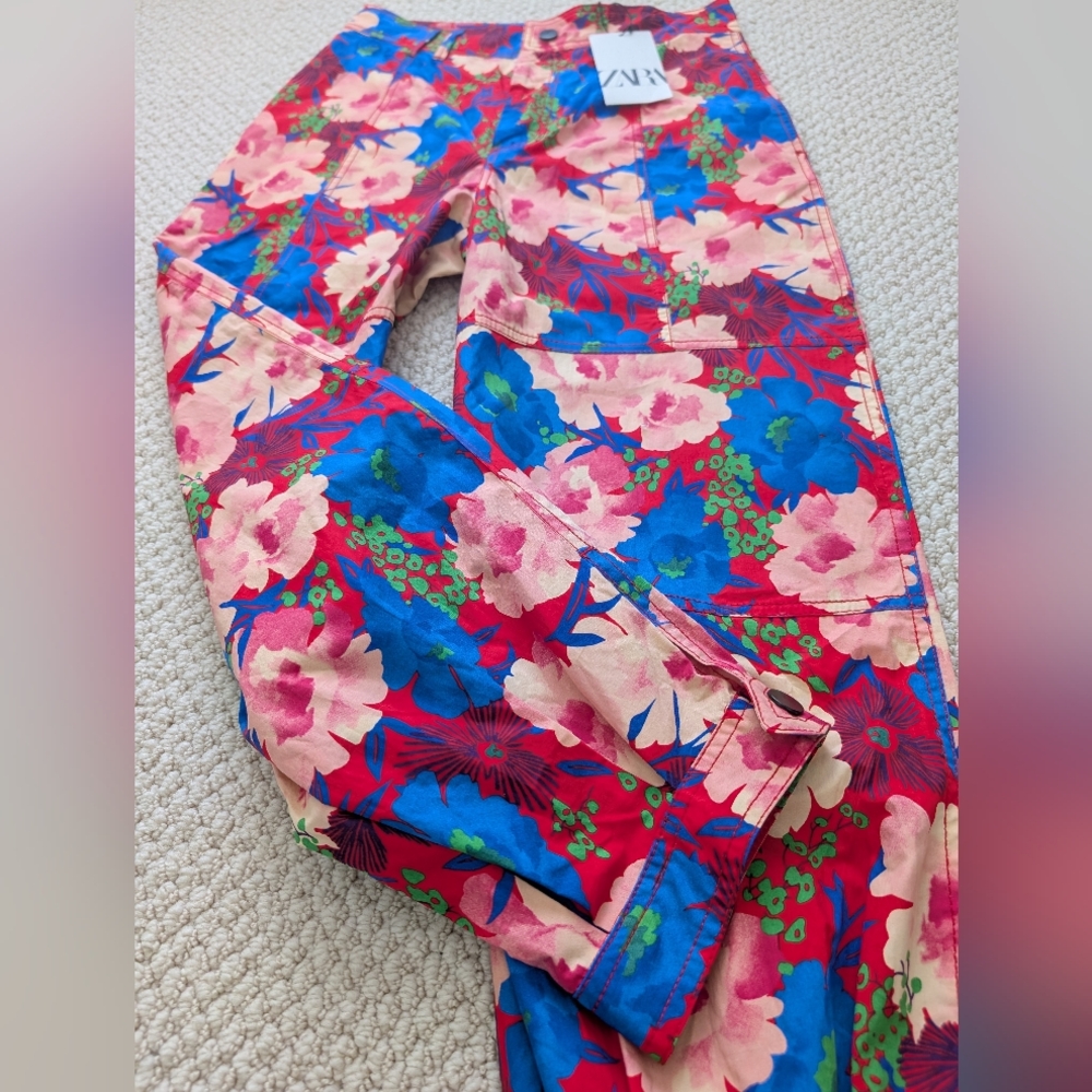 ZARA Bold Floral Cropped Cargo Ankle Pants Size S High Waist Pink Red Blue NWT - Picture 3 of 16